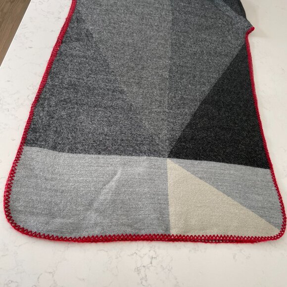 Roots Cozy 100% Acrylic Oversize Poncho/Cape Black Grey Cream Red Trim OS NWOT - Picture 9 of 13